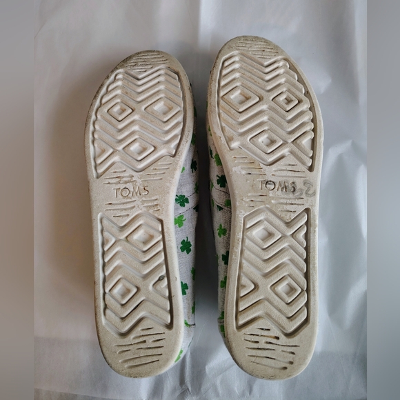 TOMS Shamrock Clover Slip On Shoes - Picture 7 of 7